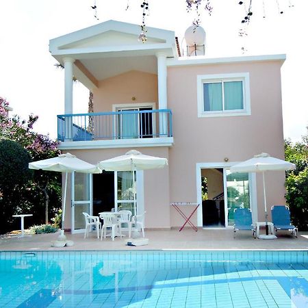 Rododafni Villas Klorakas Rum bild