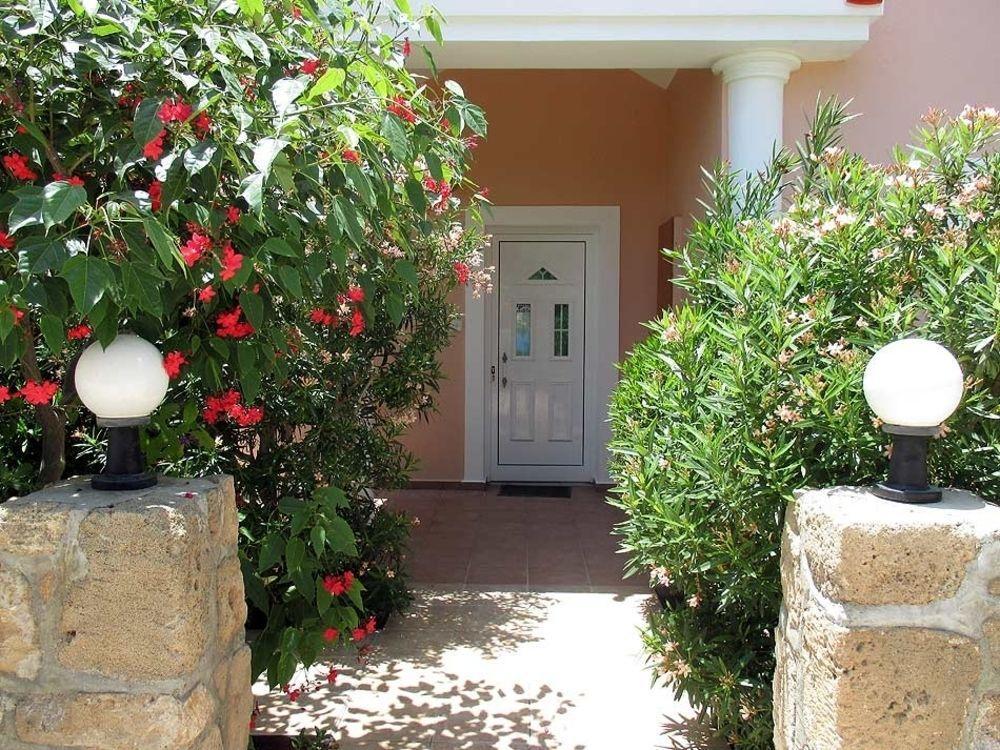 Rododafni Villas Klorakas Exteriör bild
