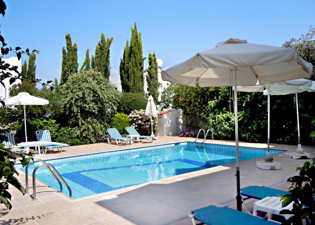 Rododafni Villas Klorakas Rum bild