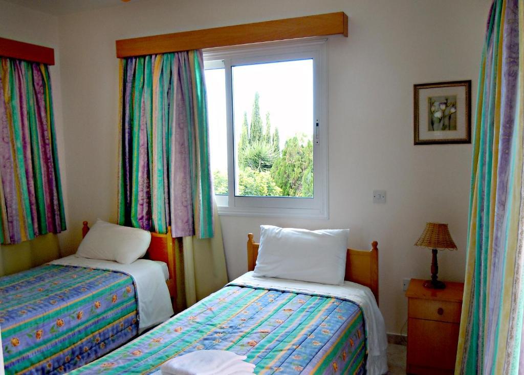 Rododafni Villas Klorakas Rum bild