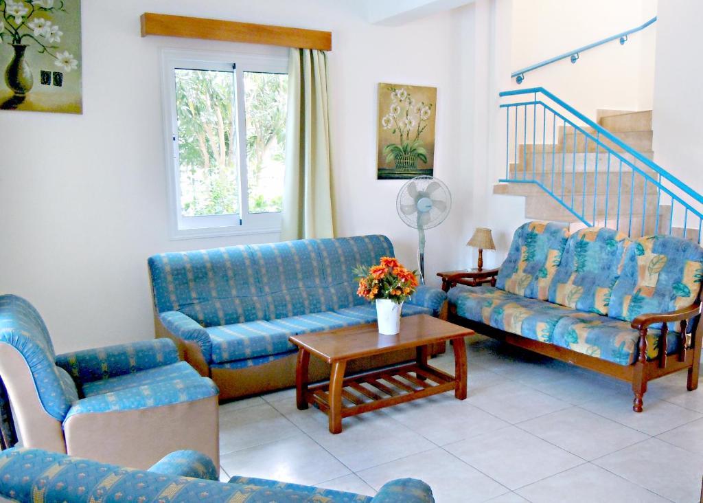 Rododafni Villas Klorakas Rum bild