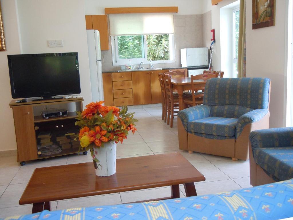 Rododafni Villas Klorakas Rum bild